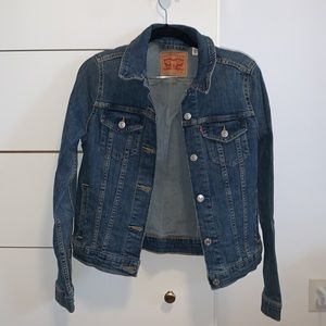 LEVI’S Women’s Origina Denim Trucker Jacket
